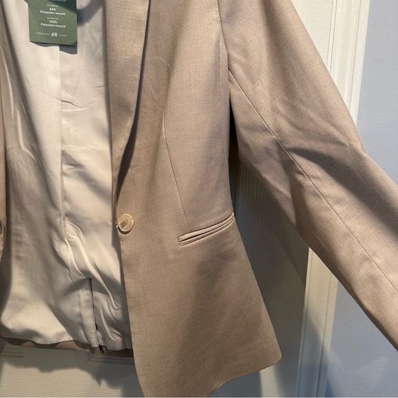H&M tan blazer - Picture 5 of 6